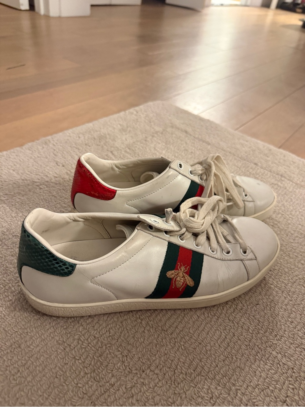 Gucci Sneakers with Green & Red Stripe and Bee Embroidery